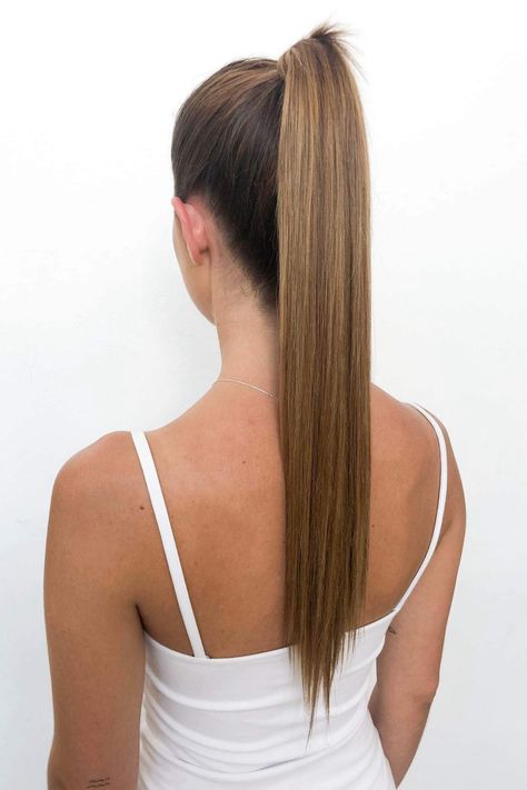 Middle Part Ponytail, Part Ponytail, Ponytail Straight, Pony Hairstyle, Hairstyles For Gowns, Hair Pony, Pony Hairstyles, Long Hair Ponytail, Makeup Idea