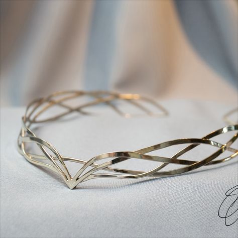 if you want to buy - write glorfin_avari@mail.ru #glorfinavaridiadems #diadem #tiara #elvendiadem #Bridaldiadem #Elvenwedding #renaissance #Celtic #Weddingdiadem #elvenstyle Elf Tiara, Elvish Wedding, Elf Crown, Hair Circlet, Elven Queen, Elven Princess, Elven Jewelry, Silver Head Piece, Wiccan Jewelry