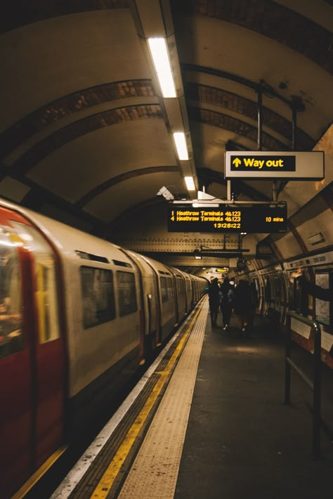 Uk Underground Aesthetic, New York Mood Board Aesthetic, Underground Subway Aesthetic, London Underground Art, Uk Aesthetic Wallpaper, London Film Photography, London Aesthetic Grunge, Old Pictures Aesthetic, Aesthetic London Wallpaper