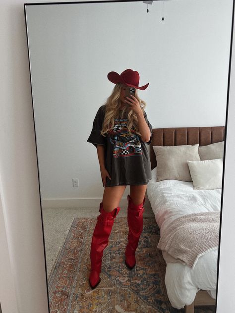 Cowgirl Boots Outfit Curvy, Western Style Outfits Plus Size, Nfr Inspo Outfits, Skirt Cowgirl Outfits, Cowboy Boots And Leggings Outfits, Red Cowgirl Outfit, Buckle Bunny Outfits, Plus Size Cowgirl Outfits, Summer Nights Outfit