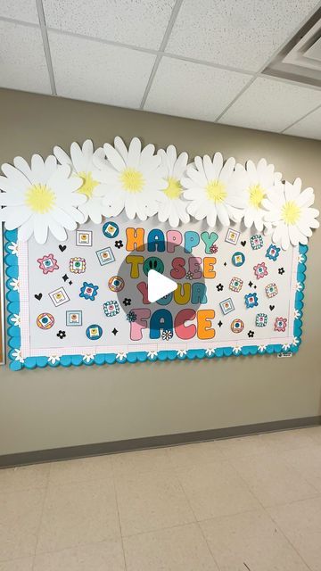 Happy To See Your Face Bulletin Board, Daisy Bulletin Board, Bulletin Board Color Schemes, Class Board Border Decoration Ideas, Bulletin Border Ideas, Classroom Color Scheme Ideas, Board Borders Ideas Classroom Decor, Bulletin Board Border Ideas, Borders For Bulletin Boards