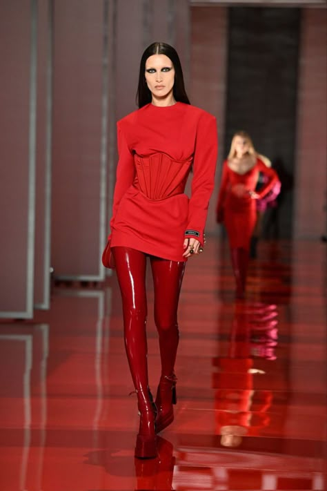 Versace Fw22, Versace Runway, Donatella Versace, Innovative Fashion, Winter 2022, Wearing Red, Gigi Hadid, Bella Hadid, Milan Fashion