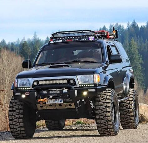 Great looking 4Runner Toyota Suvs, Toyota Runner, Toyota Surf, 3rd Gen 4runner, 4runner Mods, Chip Foose, Toyota 4runner Trd, Toyota Suv, Hors Route