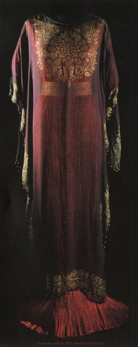 Delphos by Fortuny - I want one of these so badly!!!  The absolute jewel of any vintage clothing collection!!! Mario Fortuny, Delphos Dress, Delphos Gown, Fortuny Dress, Fortuny Delphos, Movement Inspiration, Mariano Fortuny, Spanish Fashion, 20th Century Fashion