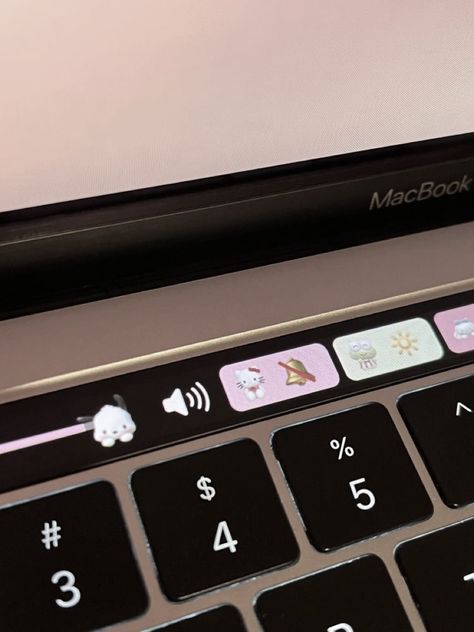 Macbook Touch Bar Aesthetic, Macbook Theme Ideas, Macbook Air Colors, Macbook Layout Ideas, Macbook Air Case Aesthetic, Macbook Pro Aesthetic, Macbook Touch Bar, Laptop Theme, Apple Laptop Case