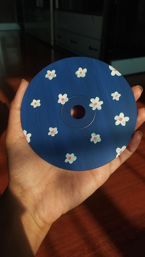 My first try at CD painting 🌼 Dvd Craft Ideas, Disk Painting Ideas Easy, Discs On Wall, Easy Cd Painting Ideas, Cd Diy Ideas, Cd Crafts Decoration, Cd Design Ideas Cd Art, Painting Ideas On Cds, Disk Painting Ideas