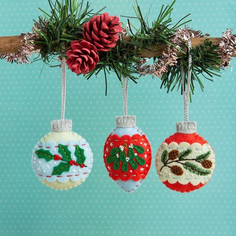 Felt Baubles, Button Ornaments, Felt Ornaments Patterns, Felt Crafts Christmas, Home Inside, Felt Craft, Felt Embroidery, Felt Decorations, Diy Set