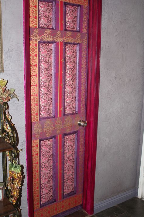 Yes, you can decoupage a door. Love this project! Decoupage Door, Glue Sponge, Simply Painting, Black Cherry Color, Diy Decoupage, Decorative Paper Napkins, Fabric Decoupage, Craft Papers, Paper Mulberry