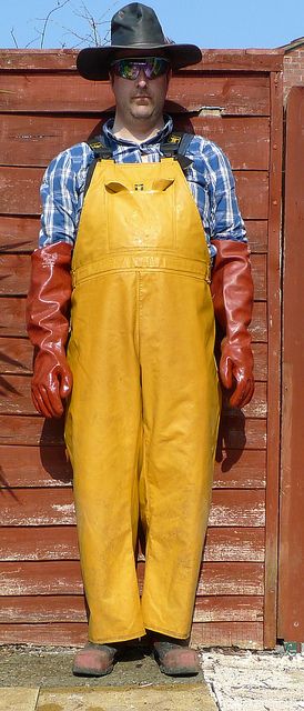 YELLOW FISHERMAN Fishermen Outfits, Fisherman Aesthetic Outfit, Fishing Outfit Men, Fisherman Clothes, Halloween Costume Winners, Fisherman Clothing, Fisherman Costume, Irish Outfit, Sea Side Town