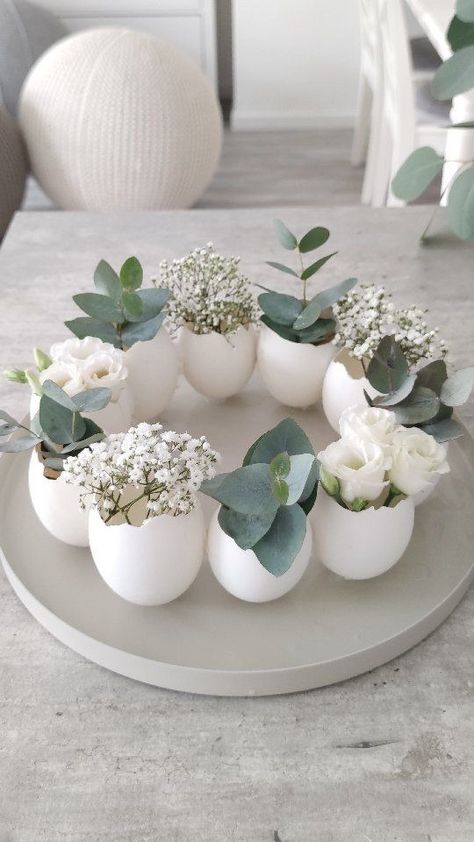 10 Stunning Easter Table Decor Ideas to Impress Your Guests Easter Home Decor Ideas, Modern Easter Decor, Wallpaper Easter, Dekoratívne Vence, Diy Osterschmuck, Easter Crafts For Adults, Modern Easter, Easter Greetings Messages, Shabby Chic Easter