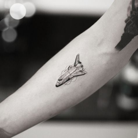 ALESSANDRO CAPOZZI on Instagram: “Alex’s Space Shuttle, thank you for coming all the way from Canada! 🚀✨ Appointments: Link in Bio” Starship Tattoo, Aerospace Tattoo Ideas, Tattoo Spaceship, Space Man Tattoo, Tiny Spaceship Tattoo, Space Tattoo Designs, Brand New Astronaut Tattoo, Spaceship Tattoo, Rocket Tattoo