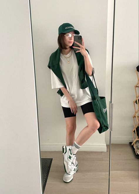 New Balance 550green, New Balance Shoes 550 Green, Mew Balance 550 Outfit, New Balance 550 Green Outfit Woman, Style With New Balance Shoes, Newbalance 550s Outfits, Fits With New Balance 550, New Balance 550 Verdi, University Looks Outfits Summer