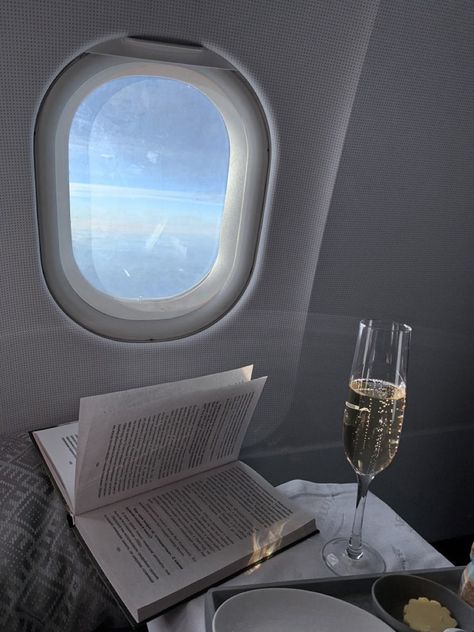 First Class Plane, First Class Flights, Business Class Flight, Airport Aesthetic, Travel Picture Ideas, Vision Board Photos, Vision Board Pictures, Travel Jobs, Dream Vision Board