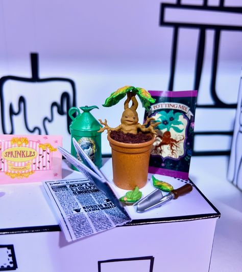 Will you collect these? Here’s a closer up look 🔎👀at the Miniverse Harry Potter - make it mini potions that were revealed at Vincon. 🧪🧪🧪 MGA’s Miniverse Make It Mini Potions Class, Harry Potter Mini Collectibles, Building Set, 100+ Pieces, DIY, Resin Play, Replica Potions, NOT EDIBLE, Collectors, 8+ * * MAKE IT MINI POTIONS CLASS: Harry Potter has arrived to MGA’s Miniverse ! All new DIY Make It Mini Potions CLASS includes mini replica items to build, make, set, and display! Each pack includ... Harry Potter Miniverse, Potions Class Harry Potter, Harry Potter Mandrake, Mini Verse, Harry Potter Miniatures, Harry Potter Potions, Mini Brands, Harry Potter Film, Miniature Diy