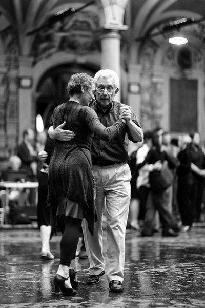 Dance Like No One Is Watching, Growing Old Together, Old Couples, Shall We Dance, Lets Dance, Dance Art, Dance Photography, 인물 사진, Just Dance