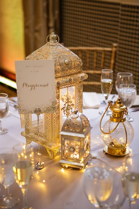 Lantern Centerpieces Gold, Moroccan Centerpiece Ideas, Arabian Centerpieces, Turkish Wedding Decoration, Nikkah Centerpieces, Sangeet Centerpieces, Lantern Centerpieces Wedding, Nikkah Decoration, Indian Wedding Centerpieces