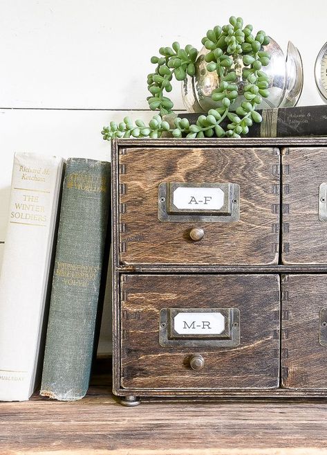 A basic IKEA Moppe storage chest gets an inexpensive makeover to resemble the look of a 4 drawer vintage card catalog. #IKEAhack #IKEAMoppe #Moppe #cardcatalog #Vintage #IKEA Ikea Moppe, Ikea Farmhouse, Diy Farmhouse Decoration, Vintage Ikea, Farmhouse Side Table, Card Catalog, Interior Vintage, Cute Dorm Rooms, Farmhouse Remodel