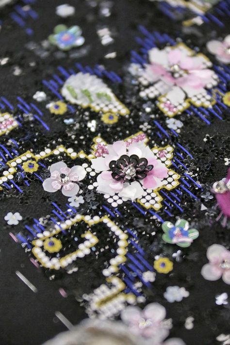 Lesage, the Métiers d'Art workshop behind Dior and Saint Laurent’s embroidery, are exhibiting in Venice | Vogue Paris Madeleine Vionnet, Haute Couture Embroidery, Tambour Embroidery, Beadwork Embroidery, Fabric Embellishment, Couture Embroidery, Handwork Embroidery Design, Embroidery Designs Fashion, Couture Details