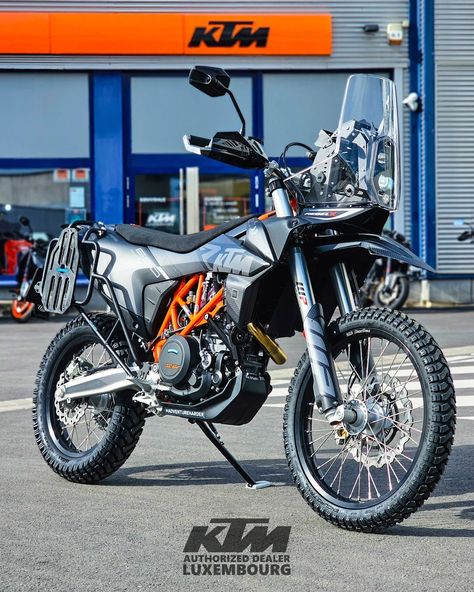 KTM 690 Enduro R 🔥 ⁠ 📸 @ktmluxembourg with our Officially Licensed "RR-Tech" (Black) livery in Matte laminate finish 💪 ⁠ ⁠ #motoproworks #ktmofficial #readytorace #ktm690 #ktm690enduro #enduro #braaapp #supermoto #motard #custommade #customgraphicskit #customgraphics #rimdecals #rimstripes #rrtech Ktm 690 Enduro, Ktm 690, Custom Graphics, May 22, Laminate, Bike, On Instagram, Quick Saves, Instagram