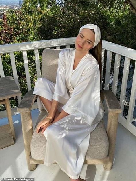 Miranda Kerr Style, Victoria Secret Models, Pyjama Satin, Pajama Fashion, Silk Robe, Miranda Kerr, Beauty Treatments, Organic Beauty, Kate Middleton