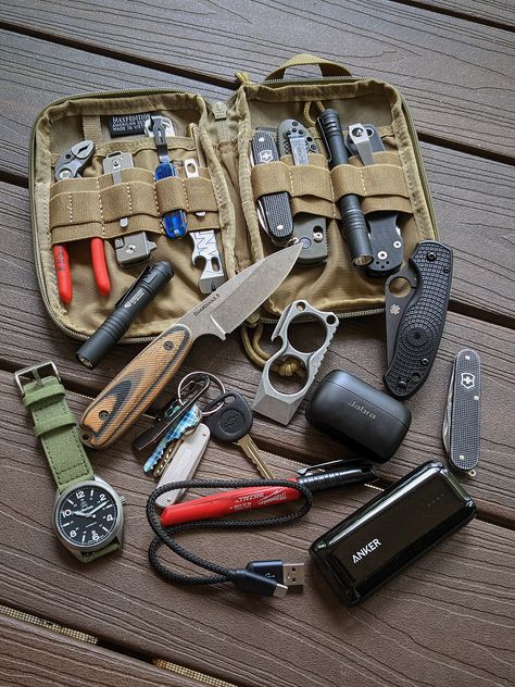 Edc Tools Gadgets, Everyday Carry Essentials Men, Mochila Edc, Cool Tactical Gear, Everyday Carry Essentials, Multitool Edc, Everyday Carry Tools, Everyday Carry Bag, Edc Backpack