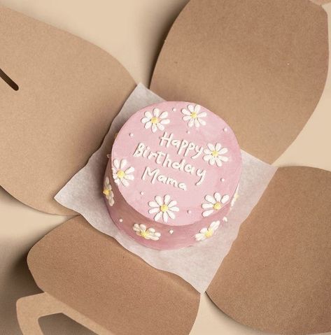 Happy Mothers Day Bento Cake, Simple Pink Cake Design, Simple Birthday Cake Designs, Cake Instagram, 25th Birthday Cakes, Mini Torte, Aesthetic Party, Daisy Cakes, Birthday Aesthetic