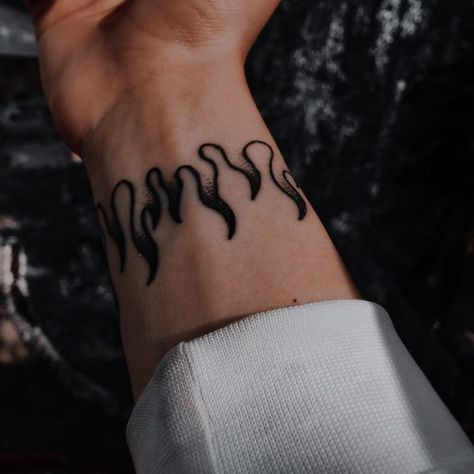 Fuego Tattoo, Simple Leg Tattoos, Wrap Around Wrist Tattoos, Cute Finger Tattoos, Small Chest Tattoos, Flame Tattoos, Hip Tattoos Women, Leg Tattoo Men, Modern Tattoos