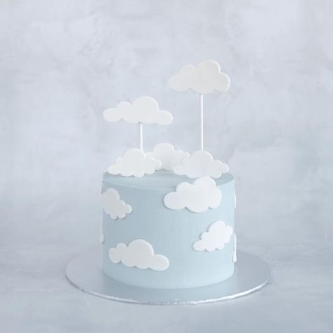 Clouds Themed Party, Cloud Theme Food Ideas, Cloud One Birthday, Cloud Design Cake, Cloud Shaped Cake, Clouds Theme Cake, Cloud Nine Decorations, Cloud Nine Cake Ideas, Cloud Theme Desserts