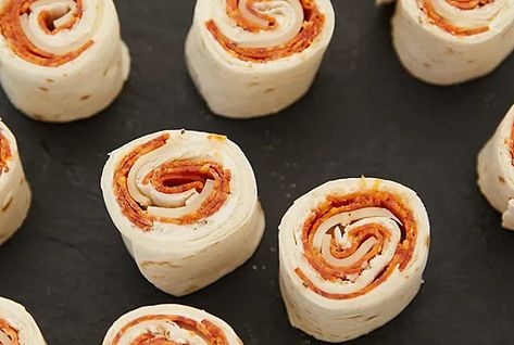 Cold Pepperoni Pizza Roll Ups, Pepperoni Pinwheels Cold, Pepperoni Roll Ups Tortilla, Recipes With Pepperoni Slices, Pepperoni Roll Ups, Pepperoni Pinwheels, Pepperoni Pizza Rolls, Sliders Recipes, Work Potluck