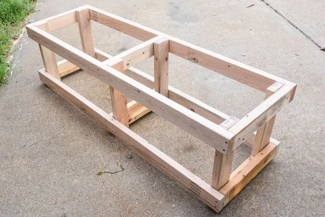 DIY Outdoor Storage Bench (with Hidden Storage Containers!) Diy Outdoor Storage Bench, Storage Bench Diy, Diy Bank, Diy Outdoor Storage, Wooden Storage Bench, Garden Bench Diy, Outdoor Storage Bench, Diy Storage Bench, Diy Bench Outdoor