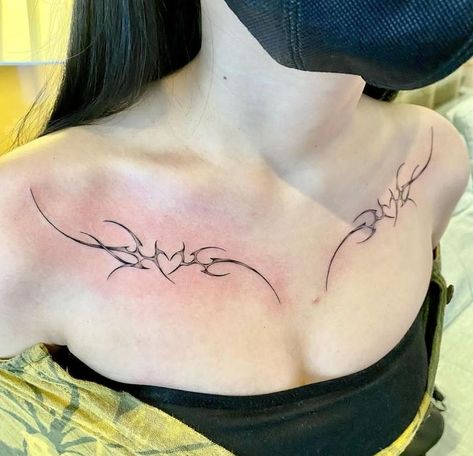 Tattoos For Lovers, Tattoo Style Drawings, Collar Bone Tattoo, Discreet Tattoos, Spine Tattoos, Subtle Tattoos, Aesthetic Tattoo, Elegant Tattoos, Dope Tattoos