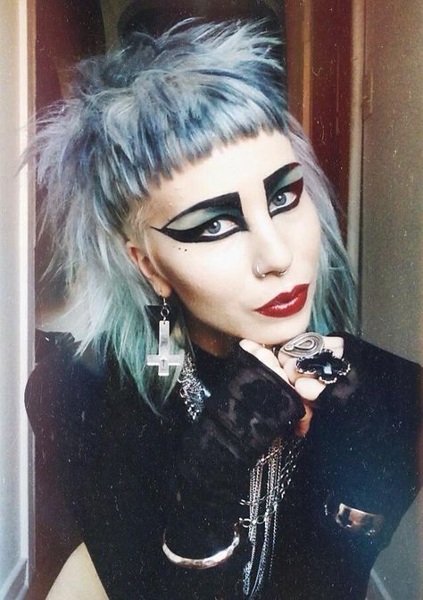 <3 Goth Trad Makeup, Tradition Goth Makeup, Goth Makeup Extreme, Maquillage Goth, Extreme Gothic Makeup, Trad Goth Makeup, Trad Goth Wigs Black, Punk Glam, 80s Goth