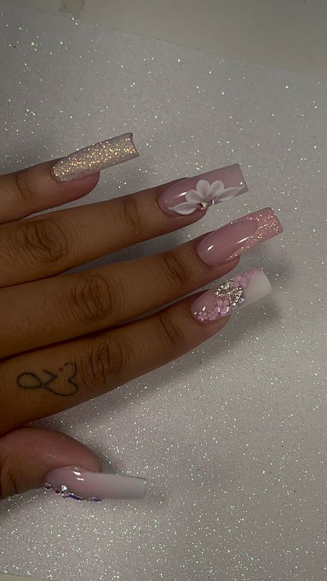 17 Nails Acrylic, 20th Bday Nails Ideas, Pretty Nails Birthday, Medium Length Nails Birthday, September Birthday Nails Acrylic, 33 Birthday Nails, Nail Ideas For 21st Birthday, Nails 22 Birthday, Birthday Acyrilics Nails