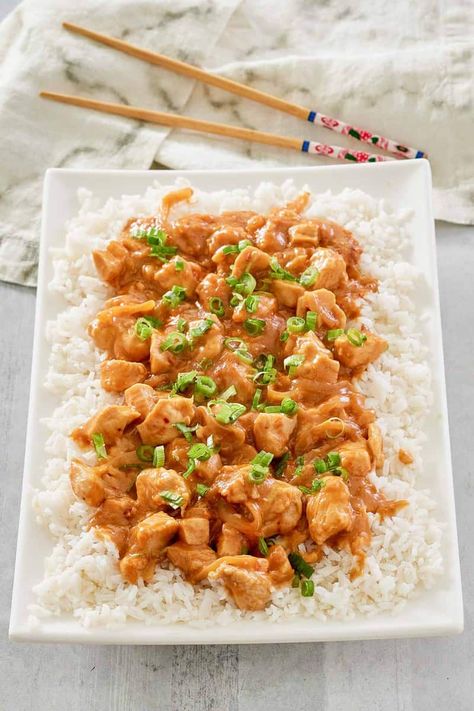 Thai Peanut Sauce Chicken, Chicken With Peanut Sauce, Peanut Chicken Stir Fry, Peanut Chicken Recipe, Thai Dinner, Peanut Sauce Chicken, Peanut Butter Chicken, Thai Peanut Chicken, Thai Peanut Sauce