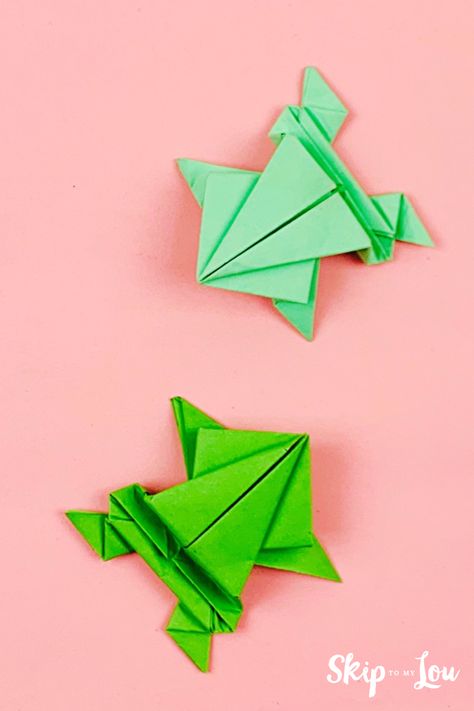 Jumping Origami Frog {Paper Craft} Frog Paper Craft, Jumping Origami, Origami Candy Box, Origami Gift Bag, Trendy Crafts, Origami Candy, Frog Jumping, Origami Frog, Skip To My Lou