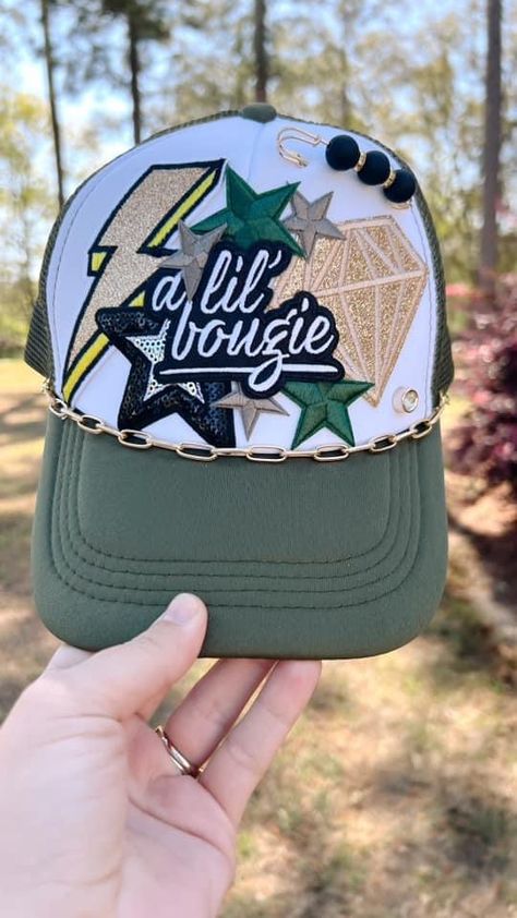 Patch Hats Diy, Trucker Hat Ideas For Women, Custom Trucker Hats Patches, Trucker Hats With Patches Diy, Diy Trucker Hat With Patches, Patch Hat Ideas, Cricut Hat Ideas, Hat Patch Ideas, Charm Socks