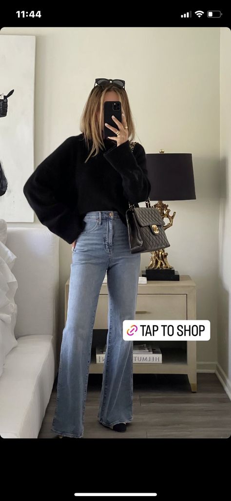 High Waisted Flare Jeans Outfit Winter, High Waisted Bell Bottom Jeans Outfits, Black High Waisted Jeans Outfit, High Waisted Flare Jeans Outfit, Flare Jeans Winter, Flare Jeans Outfit Winter, Flared Jeans Outfit Fall, Flare Jean Outfit, Flare Outfit