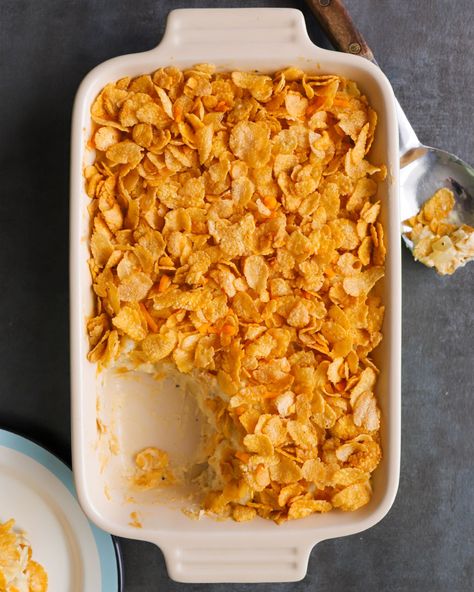 Cheesy Potato Bake, Funeral Potatoes Recipe, Funeral Food, Chicken Soup Base, Cheesy Hashbrown Casserole, Casserole Side Dishes, Funeral Potatoes, Cheesy Hashbrowns, Cheesy Potato Casserole