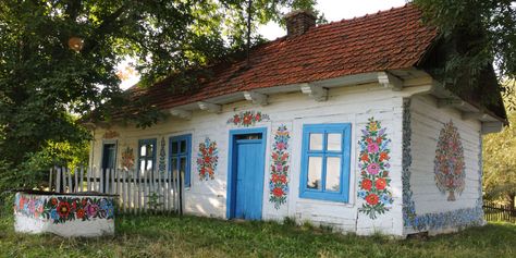 Painted Village in Zalipie Poland Poland Country, Blue Doors, Casa Exterior, Countryside House, Village Houses, Hand Decorated, Small Towns, Floral Painting, House Tours