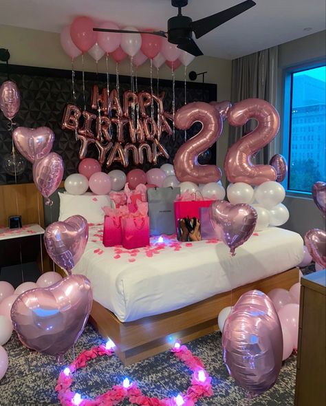 Birthday Present Set Up Ideas, Pink Hotel Room Party, Girlfriend Birthday Decorations, Pink Birthday Surprise, Decorating Best Friends Room Birthday, Birthday Celebration In Hotel Room, Bedroom Birthday Decorations For Her, Pink Birthday Bedroom Decorations, Birthday Decorations Room Surprise