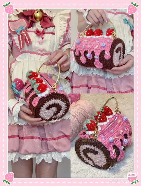 Crochet Strawberry Purse, Kawaii Crochet Clothes, Strawberry Crochet Bag, Crochet Strawberry Bag, Strawberry Swiss Roll, Strawberry Purse, Crochet Strawberry, Kawaii Diy, Quick Crochet Patterns