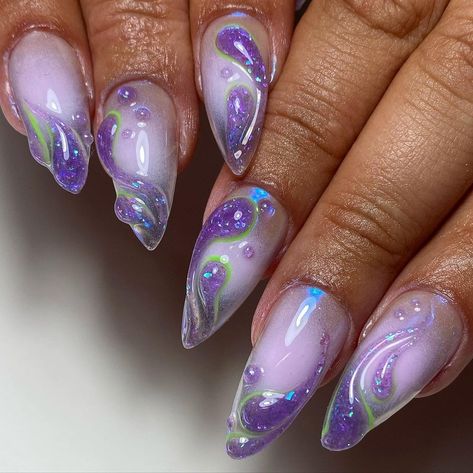 FLORA des WINX 🧚 mood pour Premier set à l’airbrush qui est vite monté crescendo 😈 PURPLE GLASS SWEET PEA RUBBER TOP #3dnailart #3dnails #purplenails #airbrushnails #glitternails #stiletto ##auroranails #thegelbottle #nailart #nailporn #naildesign #onglestrasbourg #nailartstrasbourgle Winx Club Nails Designs, Winx Club Inspired Nails, Winx Mood, Winx Club Nails, Purple Jelly Nails, Rubber Gel Nails, Dark Purple Nails, Aurora Nails, Purple Nail Art