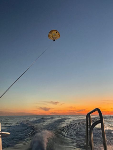 Parasailing Pictures, Parasailing Aesthetic, Adrenaline Aesthetic, Island Vacation Outfits, Beach Tan, Cabo San Lucas Mexico, Parasailing, Holiday Pictures, Summer Bucket Lists