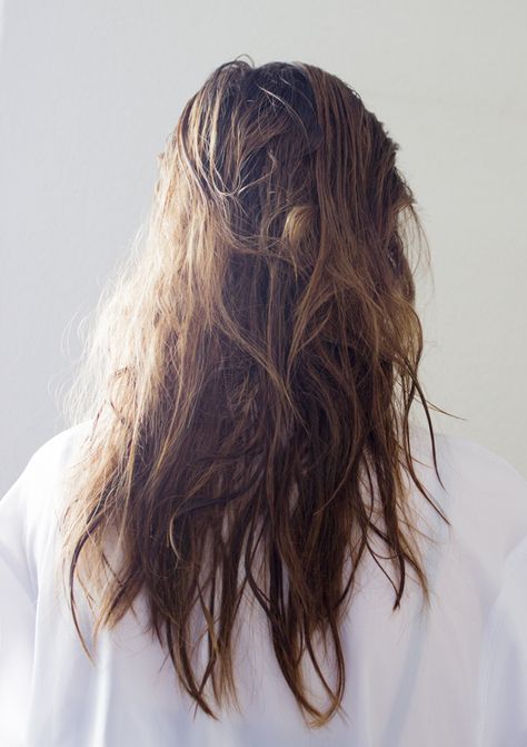 What brush? Well, you don't always need one. Making your hair look undone is the new trick. And I mean, how easy is that? Wupti, wupti and you're done. Embrace Messy Hair, Bed Hair, Tousled Hair, Tangled Hair, Messy Hair, Good Hair Day, Hair Photo, Face Hair, Hair Envy