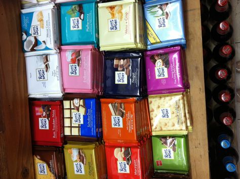 These r the best! Ritter Sport Chocolate! In every flavor! Ritter Sport Chocolate, Red Wine Chocolate Cake, Chocolate Raspberry Cake, Ritter Sport, Abs Women, Junk Food Snacks, Raspberry Cake, Food Vids, Style Finder