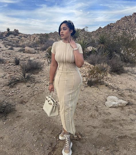 London Aesthetic Outfits, Woods Outfit, Wood Fashion, Bodycon Outfits, Jordyn Woods, Black Femininity, Effortlessly Chic Outfits, Short Sleeve Maxi Dresses, Fashion Classy