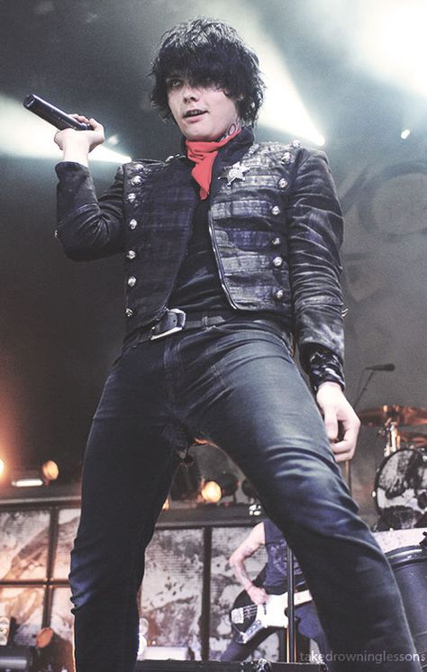 The King of Sass, Gerard Way of My Chemical Romance <3 Gerald Way, I Love Mcr, Black Parade, Mikey Way, Green Goblin, Frank Iero, Edward Cullen, Gerard Way, Emo Bands