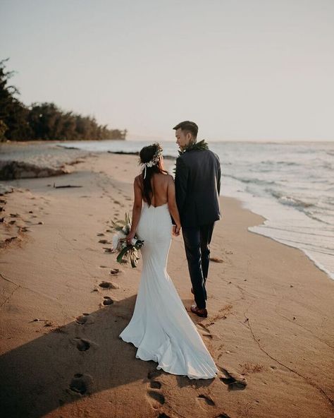 Beach Wedding Photography, Beach Wedding Photos, Small Beach Wedding, Pinterest Moodboard, Wedding Pictures Beach, Beach Wedding Pics, Lovers Society, Wedding Photos Poses, Coastal Wedding