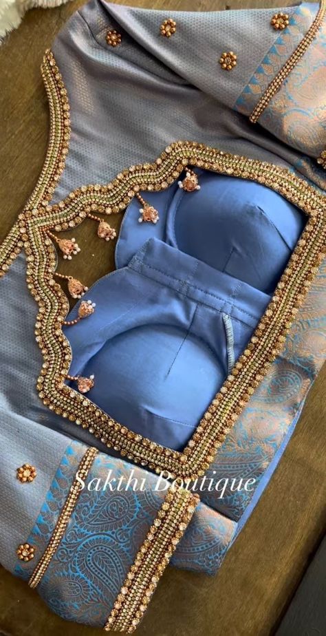 Zigzag Pattern Blouse Design, Simple Aari Work Neck Design, Arri Work Blouse Designs Wedding, Nauvari Blouse Design, Sakthi Boutique, Hand Embroidery Designs For Blouses, Blue Blouse Designs, Lace Blouse Design, Latest Bridal Blouse Designs