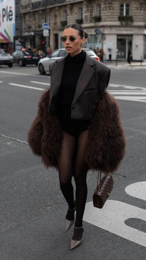 Dramatic Streetwear, Blazer Dress Winter Outfit, Fall Paris Fashion, Fall Outfits Paris, Glam Outfit Aesthetic, Cold Weather Brunch Outfit, Paris Winter Style, Nyc Club Outfit, Nyfw Aesthetic